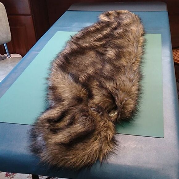 Long Haired Satin lined Stole/Wrap Possible Coyote? Cottagecore Grandmacore - Picture 2 of 8